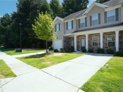 1565 Iris Walk