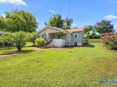 318 Lakeshore Dr SW