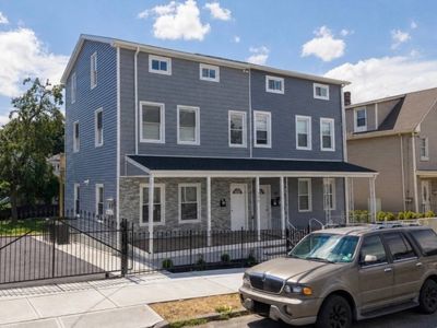 170 Seaman St