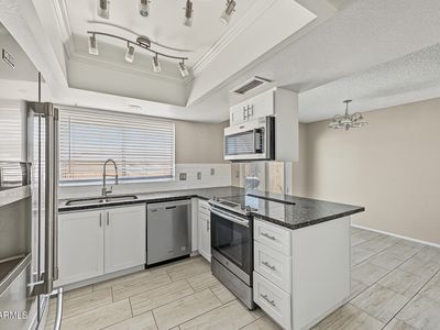 2106 W PONTIAC Drive
