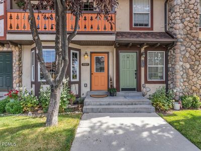 889 Zurich Ln
