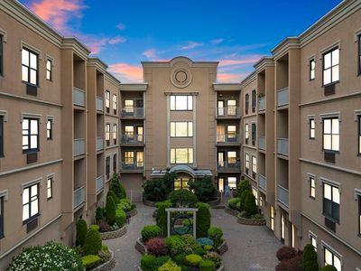 8915 Bergenwood Ave APT 37