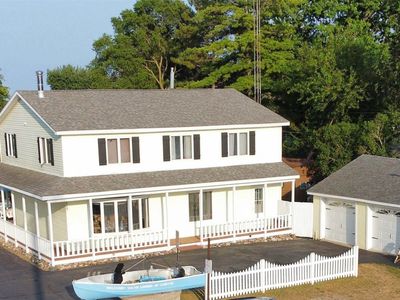 8949 Lakeshore Rd