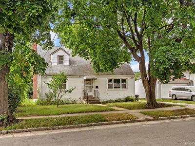 1037 Broadway