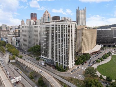 320 Fort Duquesne Blvd APT 10L