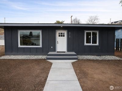 919 E Johnson Avenue