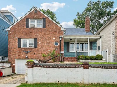 411 Elm St