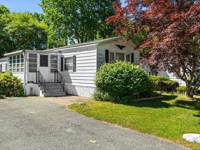 33 Thayer Dr