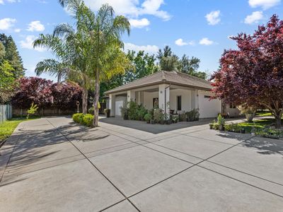 7606 Sycamore Dr