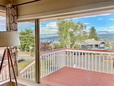 11009 Woodward Avenue S