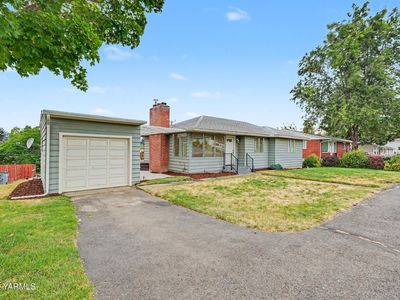 Property at 206 Sunset Way, Zillah, WA