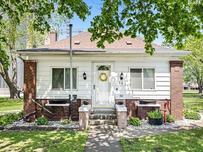 303 E 4th St