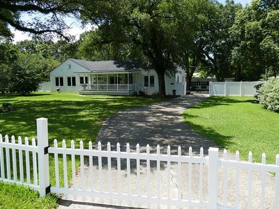 900 Parkview Dr