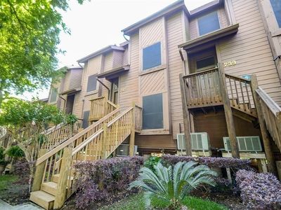737 Davis Rd