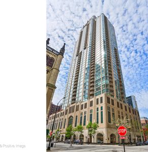 21 E Huron St APT 3204