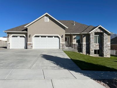 1098 N Valley View Dr