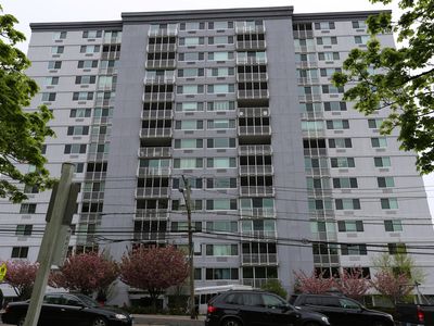 1 Strawberry Hill Ave APT 4H