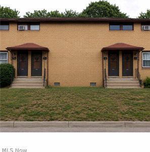 Property at 211 Clara Ct, Louisville, OH