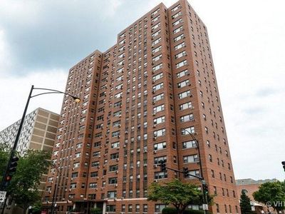 2909 N Sheridan Rd APT 1211