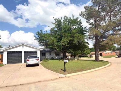 305 NW Parkwood Pl