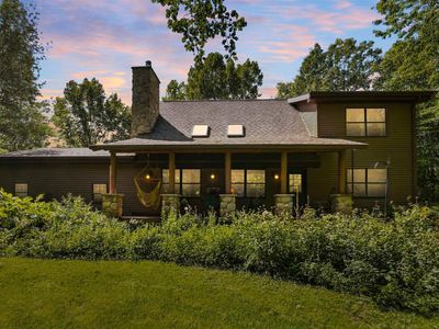 1160 Lakeview Dr