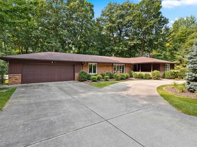 2450 Hillside Ln