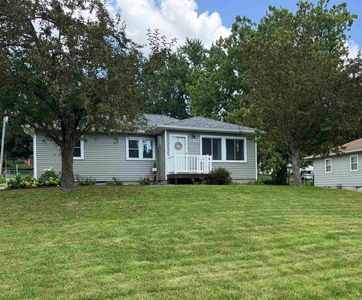 Property at 1412 Pleasant Valley Dr, Waterloo, IA