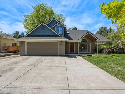 973 NE Paula Dr