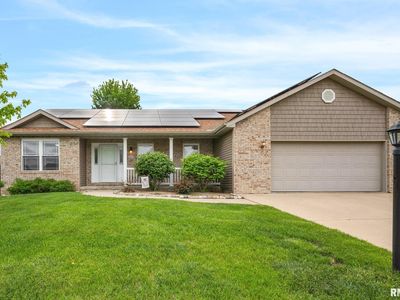 800 Simon St
