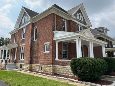 37 W Taylor St