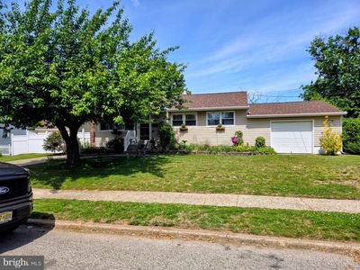 410 Larchmont Dr
