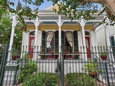 2221-23 Laurel St