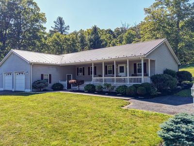 51 Drumheller Ln