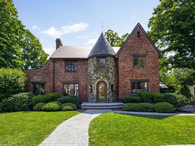 8 Bruce Ln
