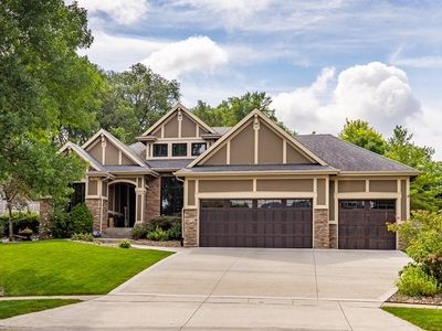 1045 SE Pinecrest Cir