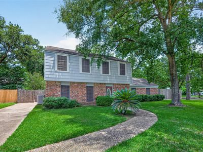 2239 Parkdale Dr