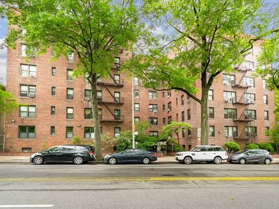 2244 Bronx Park E APT 1c