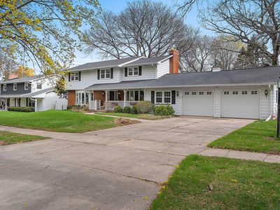 1335 Ridgeway Blvd