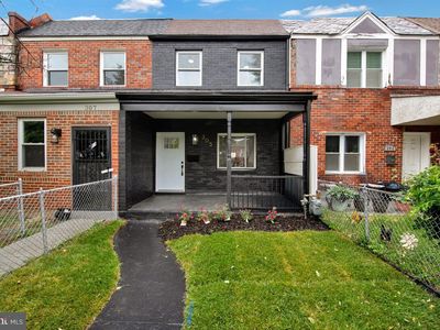 305 34th Pl NE