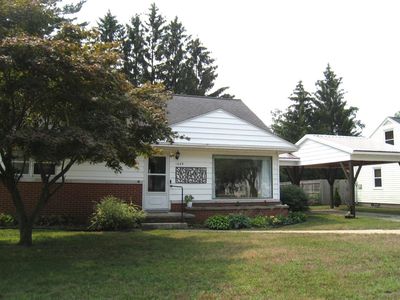1049 W Summit Ave