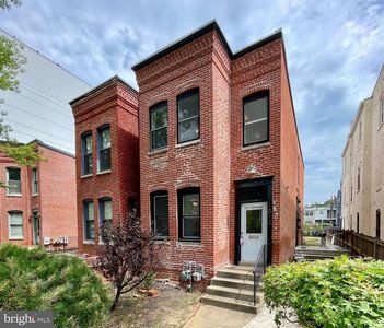 1012 Florida Ave NE