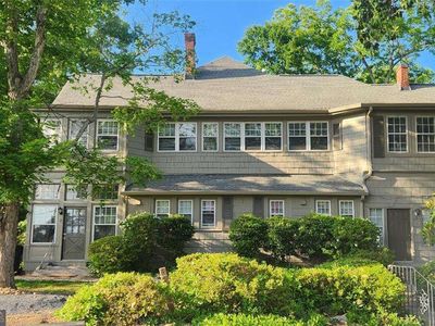 3556 Main St
