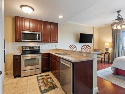 215 W College Ave APT 604