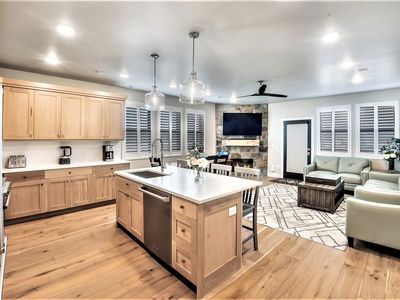 1145 W Helling Cir #103