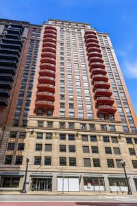 208 W Washington St APT 1007