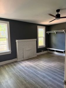 4005 Main St