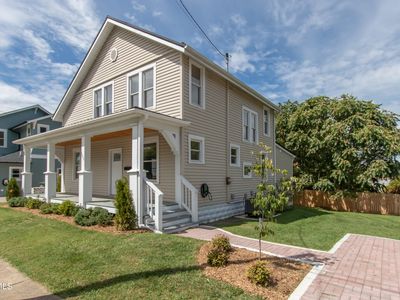 102 Oak St