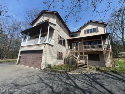 3227 Mountain View Dr
