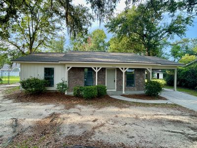 Property at 906 Pineview Dr, Valdosta, GA