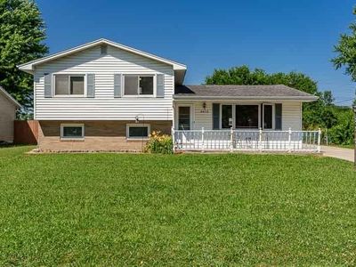 2402 Pioneer Dr